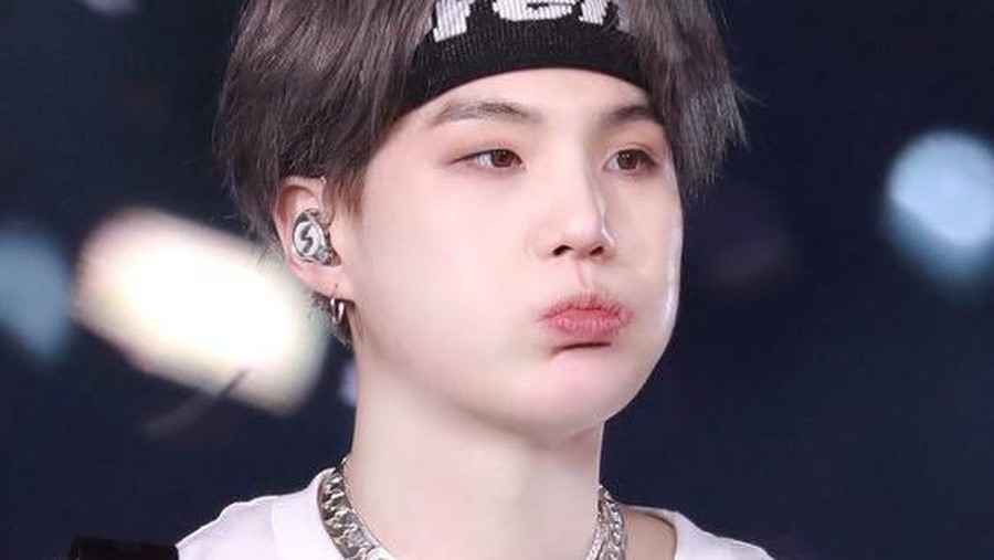 SUGA BTS Kesuksesan tiga bintang K-Pop ini berangkat dari masa lalu yang gelap dan linangan air mata.