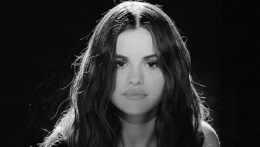 Lirik Lagu Rare - Selena Gomez Terjemahan Bahasa Indonesia