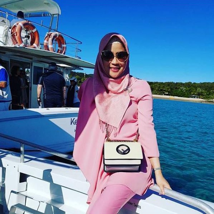 <p>Istri menteri perencanaan pembangunan nasional (PPN) Suharso Monoarfa, Nurhayati Effendi, terlihat cantik dan modis dengan pakaian berwarna serasi. (Foto: Instagram @suharso_monoarfa)</p>