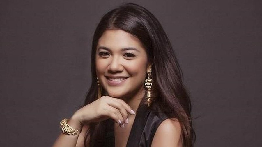 Penampilan anggun Franka Franklin dengan balutan kebaya putih