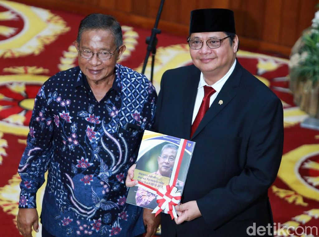 Jabat Menko Perekonomian Airlangga Happy Banget Jabat Menko Perekonomian Airlangga Happy Banget