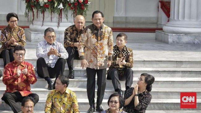 Kemendagri menegaskan bahwa Mendagri Tito Karnavian hanya punya hak untuk memberi sanksi bagi pemda yang telat mengesahkan APBD, bukan mencampuri pembahasannya.