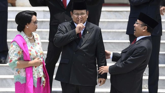 Prabowo Subianto berdalih konsep pertahanan suatu negara tak bisa disampaikan ke publik secara serampangan karena menyangkut kedaulatan.