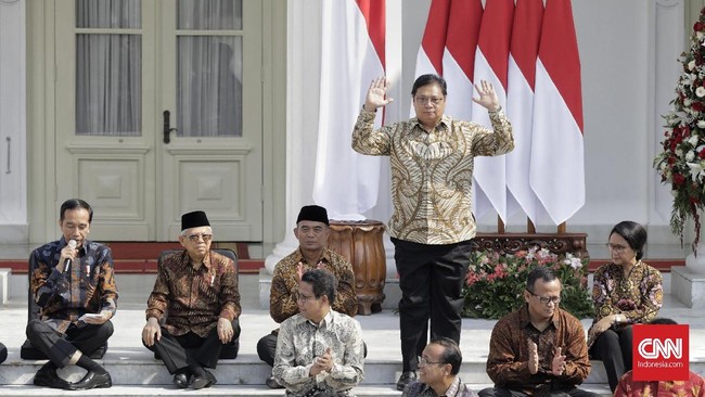 Ekonom menilai pekerjaan rumah terbesar Menko Perekonomian Airlangga Hartarto adalah menerbitkan kebijakan investasi untuk industri.