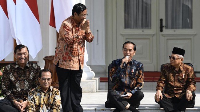 Presiden Jokowi menghargai keputusan Mahfud MD mundur dari jabatan Menko Polhukam. Baginya itu merupakan hak dalam demokrasi.