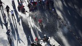 FOTO: Unjuk Rasa Bikin Chile Membara Aksi unjuk rasa warga Chile menentang kenaikan harga tiket transportasi umum sejak 18 Oktober berujung kerusuhan.