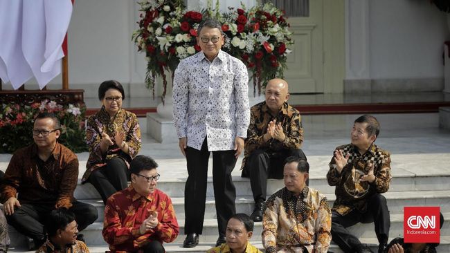 Arifin Tasrif, dari Pengurus Organisasi Voli ke Menteri ESDM Presiden Joko Widodo (Jokowi) menugaskan Arifin Tasrif, insinyur teknik kimia, sebagai menteri ESDM pada Kabinet Indonesia Maju.