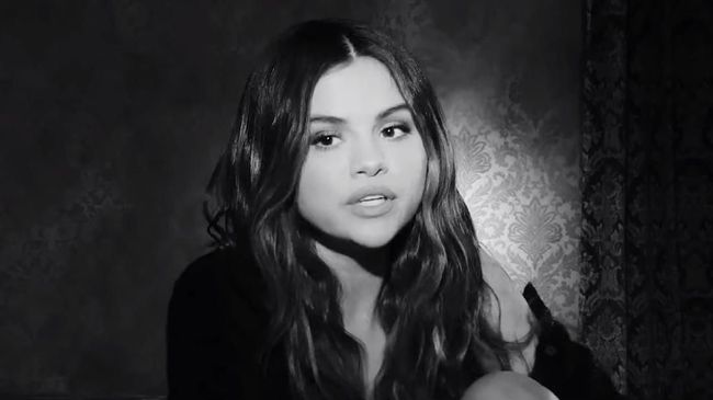 Selena Gomez mengungkapkan saat ini dirinya kembali ke studio untuk mempersiapkan lagu baru.