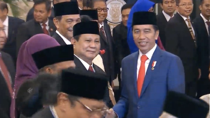 Meroket atau Menukik?