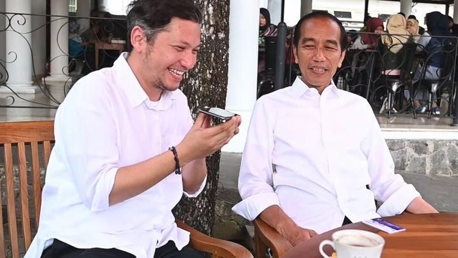 3 selebriti Indonesia yang beruntung bisa bertemu Presiden Jokowi. Mereka tak malu-malu mengaku bahwa merasa grogi saat akhirnya bertatap muka dengan Jokowi.