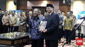 Jadi Menko Baru, Darmin Ingatkan Airlangga Pahami Soal Pangan