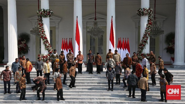 Ekonom menilai penetapan menteri dari partai merupakan kompromi politik sehingga para menteri diimbau memiliki kompetensi dan profesional menjalankan tugasnya.