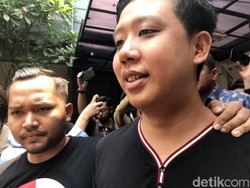 Mantan Preman Anton Medan Menangis Hadiri Sidang Trio Ikan Asin