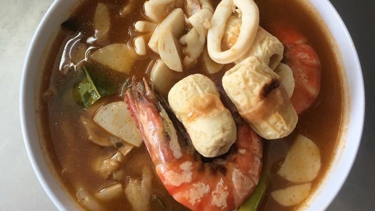 Dalam episode Bikin Laper kali ini, Bunda bakalan diajak makan gurame, daging dengan keju mozzarella, tonseng, sampai ice boba.