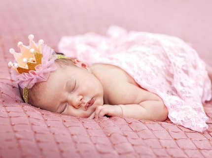15 Inspirasi Nama Bayi Perempuan Awalan A Bermakna Kekayaan