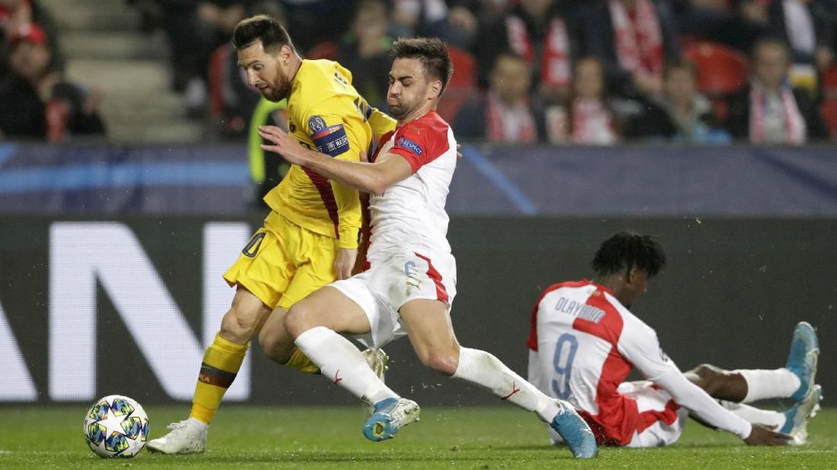 FOTO: Gol Bunuh Diri Bantu Barcelona Menang di Liga Champions