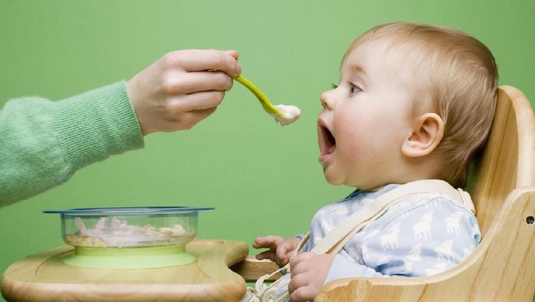 Kandungan logam berat ditemukan dalam makanan bayi, Bun. Waspada ya!