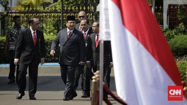 Menkopolhukam Mahfud MD menuturkan semua menteri pasti ada yang mendukung dan menolak, termasuk Menteri Pertahanan Prabowo Subianto.