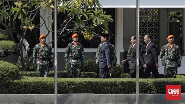 Tunjangan yang berhak diterima Prabowo diperkirakan berkali lipat dari gaji sebagai menteri, yakni total lebih Rp50 juta.