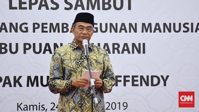 Menko PMK Muhadjir Effendy menyatakan penggunaan cadar perlu ditertibkan karena mengganggu pelayanan di instansi pemerintah. Aturan itu diserahkan kepada Menag.