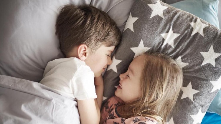 Untuk irit tempat, kadang orang tua mencampur kamar anak dan saudaranya yang beda jenis kelamin. Tapi, sampai kapan ini bisa dilakukan?