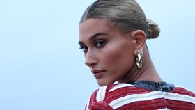 Hailey Bieber Curhat Punya Dua Kista Ovarium