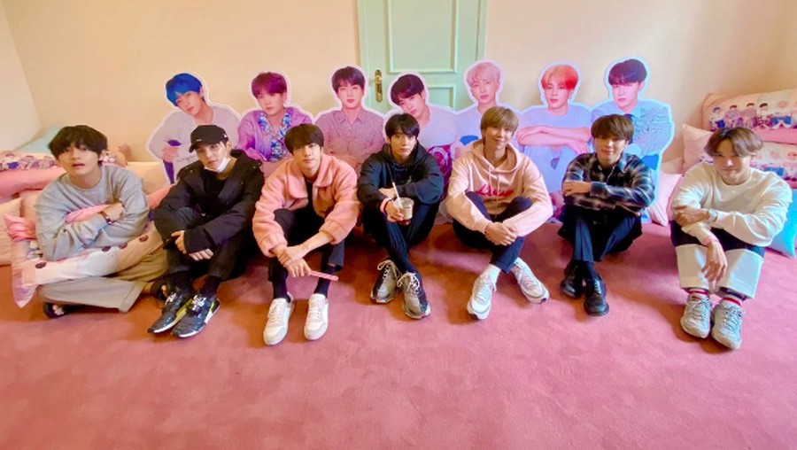 Member BTS buat keributan di House Of BTS hingga melanggar aturan.