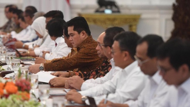 Sekretariat Presiden mengatakan vaksinasi menteri Kabinet Indonesia Maju bakal dilakukan sesuai jadwal masing-masing di hari yang lain.