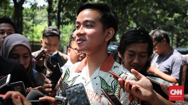 Gibran menyebut Wali Kota Solo FX Hadi Rudyatmo adalah orang pertama yang ia temui terkait keinginannya maju di Pilkada Solo 2020.