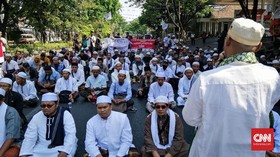 Massa Pro-Kontra Padati PN Surabaya Jelang Vonis Gus Nur