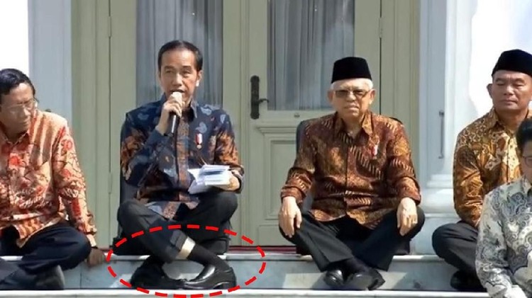 Posisi kaki Jokowi mendadak viral saat kenalkan menteri Kabinet Indonesia Maju. Bermanfaat atau berbahaya?
