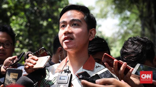 Gibran Gusar Petugas Larang Difabel Naik KRL di Solo