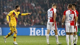 Babak I: Barcelona Unggul Tipis atas Slavia Praha