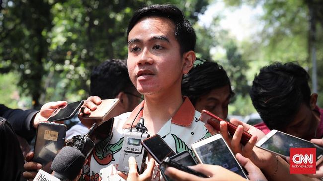 Putra sulung Jokowi, Gibran Rakabuming Raka menamai anak keduanya La Lembah Manah. Menurutnya, nama tersebut berarti rendah hati.