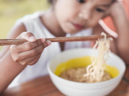Usia Berapa Anak Mulai Boleh Diberi Mi Instan? Baca Dulu Penjelasan Dokter Bun