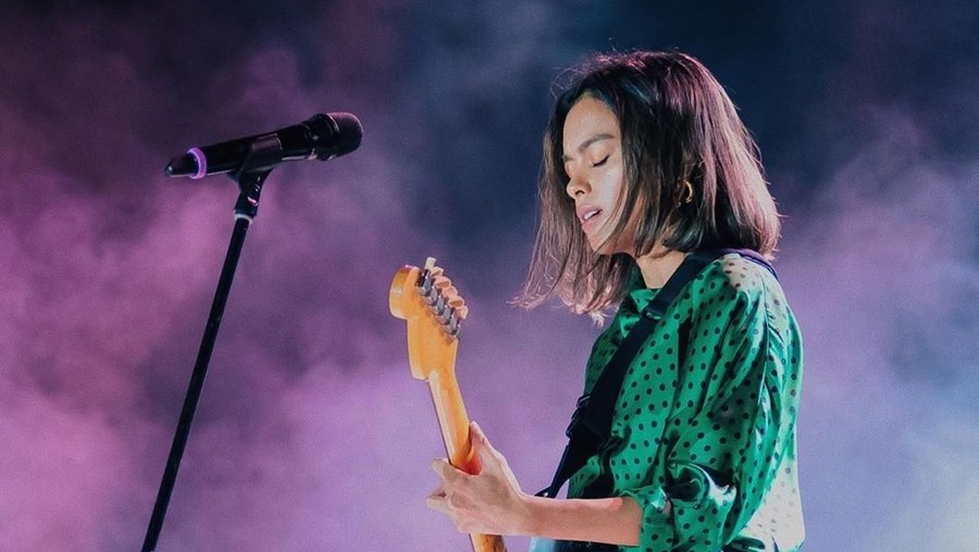 Lirik Lagu All About You - Eva Celia Ulasan mengenai lagu terbaru Eva Celia yang berjudul All About You.