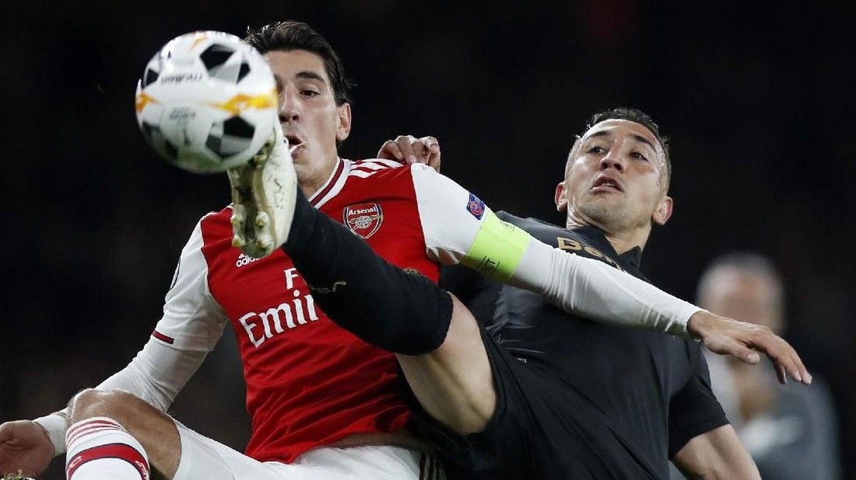 FOTO: Tendangan Bebas 'Ajaib' Pepe Bawa Arsenal Menang