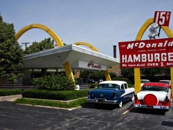 Ogah Naikkan Gaji Karyawan, McD-Starbucks Rela Gelontorkan Rp 15 M buat Petisi