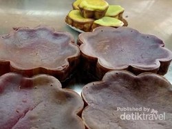 Manisnya Bolu Kemojo, Kue Hijau Khas Riau dengan Bentuk Bunga