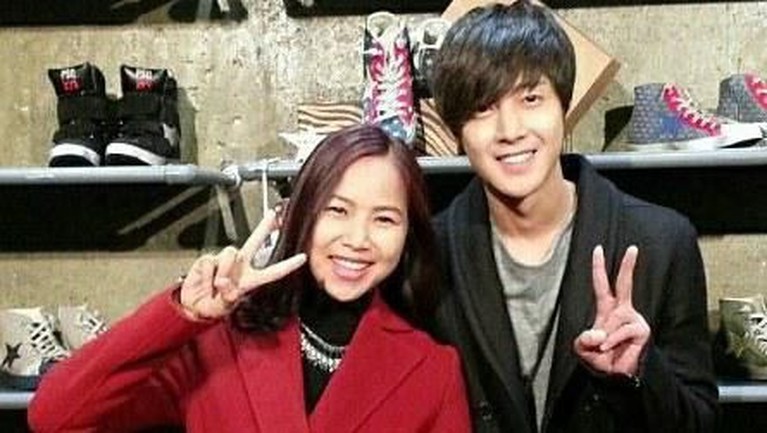 5 Foto Kedekatan Yannie Kim dengan Artis Top Korea yang Bikin Iri Yannie Kim adalah wanita Indonesia yang sering tampil di sejumlah drama Korea. Ia sering beradu akting dengan aktor dan aktris terkenal.