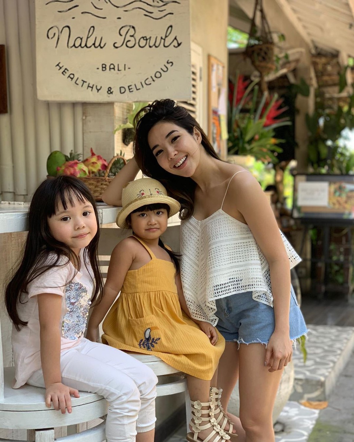 Gisella Anastasia selalu menjaga bentuk tubuhnya dengan berolahraga&period; Tak heran Gisel percaya diri untuk mengenakan busana sedikit terbuka&period;