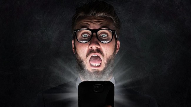 Meski dapat menutupi aktivitas browsing penggunanya, bahaya VPN tetap perlu diwaspadai karena berpotensi mengancam hal yang bersifat privasi.