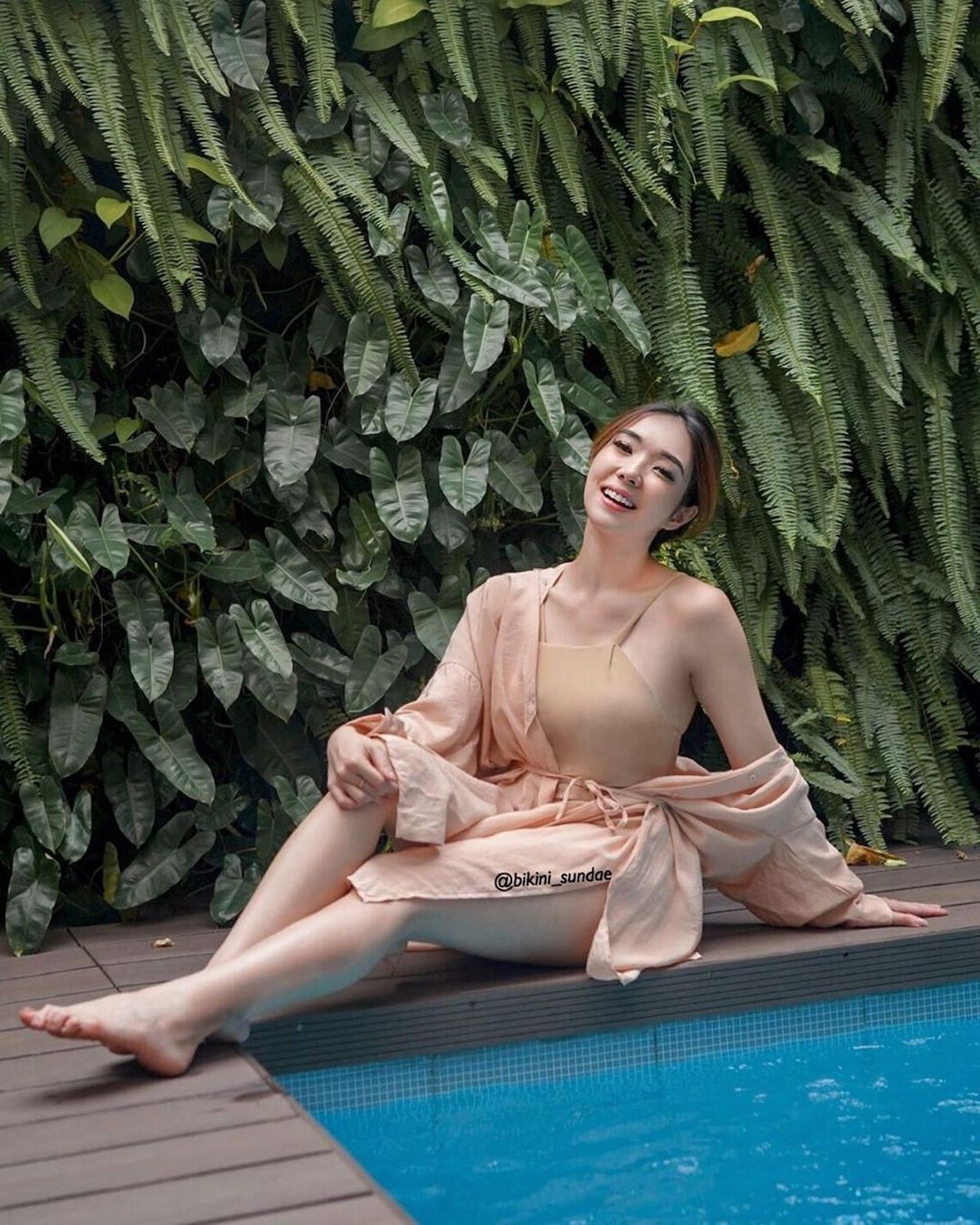 Gisella Anastasia selalu menjaga bentuk tubuhnya dengan berolahraga&period; Tak heran Gisel percaya diri untuk mengenakan busana sedikit terbuka&period;