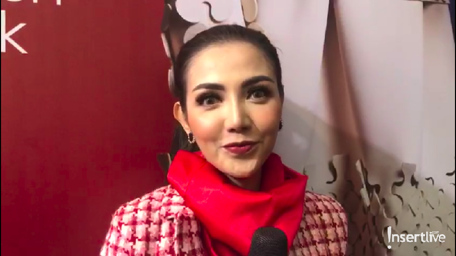 Lama tak terlihat Bella Shofie kini jadi percancang busana dan mengidolakan Victoria Beckham.