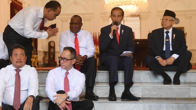 Jokowi memproyeksi pertumbuhan ekonomi tahun ini melambat dan akan berlanjut pada 2020. Namun, ia meminta tak berkecil hati.