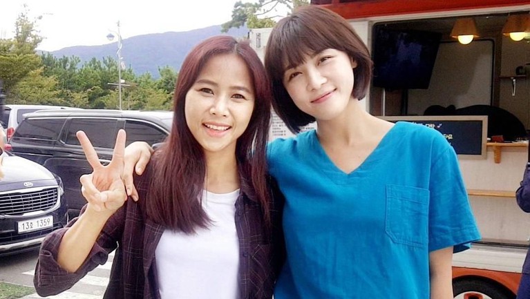 5 Foto Kedekatan Yannie Kim dengan Artis Top Korea yang Bikin Iri Yannie Kim adalah wanita Indonesia yang sering tampil di sejumlah drama Korea. Ia sering beradu akting dengan aktor dan aktris terkenal.