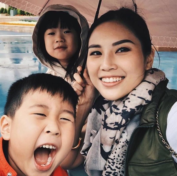 Dari pernikahan dengan pengusaha Michael Dharmajaya, Angela Tanoesoedibjo dikaruniai dua orang anak, yakni Theodore Maximilian Dharmajaya dan Madeline Dharmajaya. (Foto: Instagram @angelatanoesoedibjo)