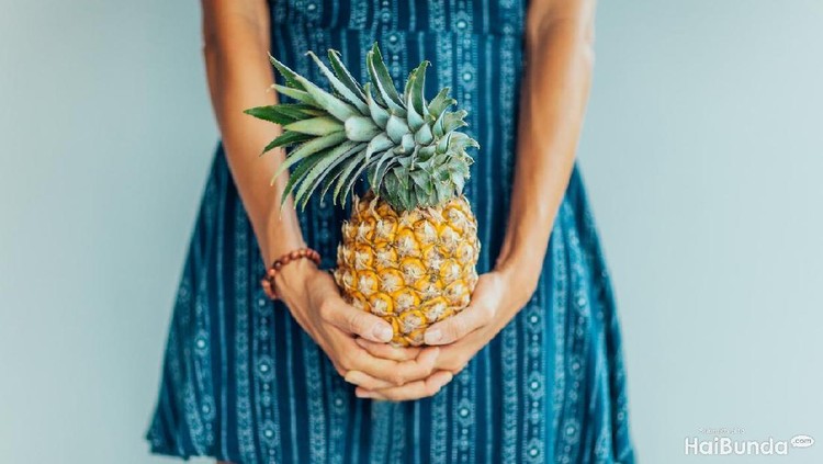 Benarkah Nanas Sebabkan Bau Tak Sedap Pada Miss V? Makan nanas disebut-sebut bis amembuat area intim jadi berbau tak sedap. Bener enggak ya?