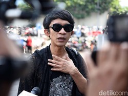 Pasar Masih Ramai Saat PSBB, Aming Sindir Antrean Warga hingga Bansos