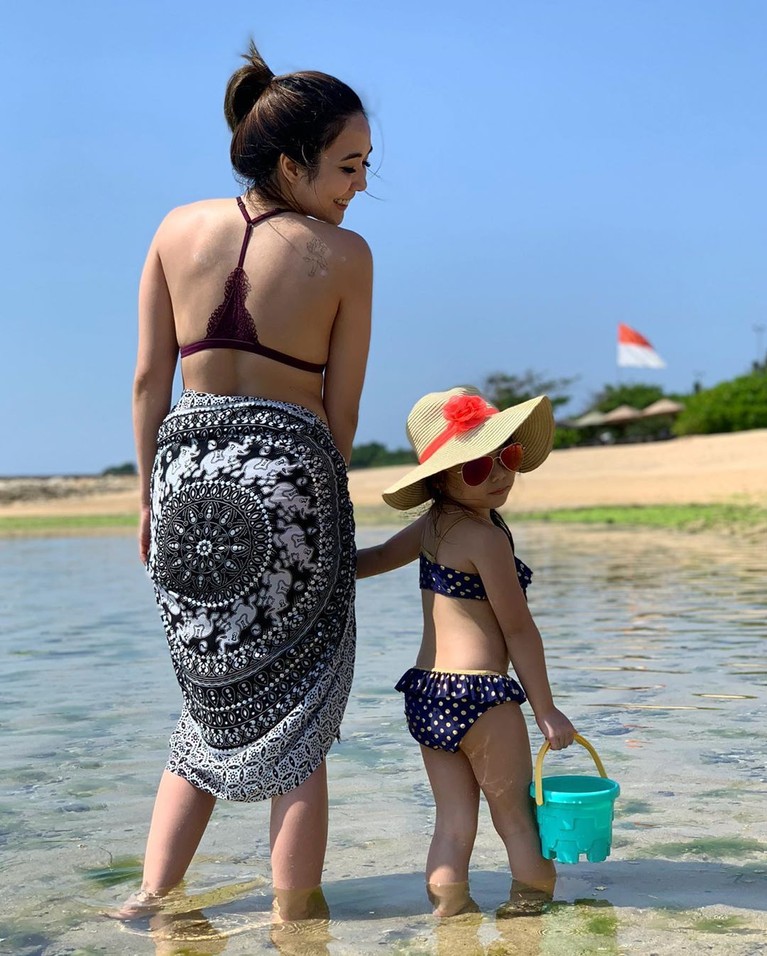 Gisella Anastasia selalu menjaga bentuk tubuhnya dengan berolahraga. Tak heran Gisel percaya diri untuk mengenakan busana sedikit terbuka.
